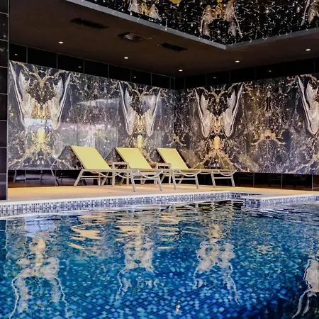 & Pool Family Duplex Lejlighed